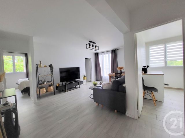 Afficher la photo en grand Appartement F3 à vendre - 3 pièces - 53.66 m2 - EAUBONNE - 95 - ILE-DE-FRANCE - Century 21 La Demeure