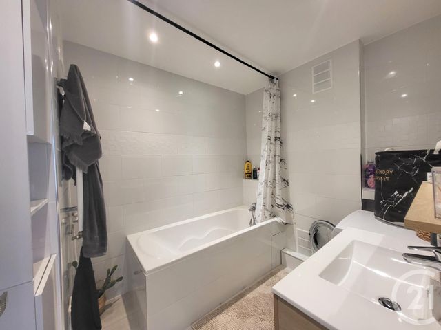 Afficher la photo en grand Appartement F3 à vendre - 3 pièces - 53.66 m2 - EAUBONNE - 95 - ILE-DE-FRANCE - Century 21 La Demeure